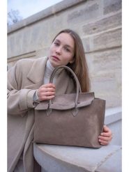 Maison héritage PARIS Skórzana torebka "Pretti" w kolorze szarobrązowym - 34 x 21 x 13 cm rozmiar: onesize. Brązowe torebki klasyczne Maison héritage PARIS, bez wzorów, z materiału, przez ramię, bez dodatków. Za 389.08 zł.