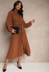 Brązowa Sukienka Plisowana o Rozkloszowanym Kroju ze Stójką Gumką i Paskiem Zinnoritta. Brązowe sukienki Renee, na co dzień, uniwersalny, bez wzorów, eleganckie, bez kołnierzyka, bez ramiączek, maxi, kopertowe. Za 79.99 zł.