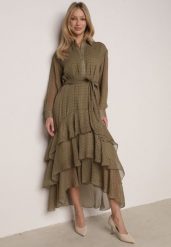 Zielona Koszulowa Sukienka z Dłuższym Tyłem i Falbanami Savandra. Zielone sukienki Born2be, na co dzień, l, bez wzorów, z poliesteru, bez kołnierzyka, bez ramiączek, midi, koszulowe. Za 209.99 zł.