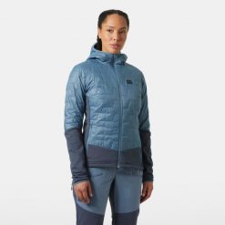Hybridowa kurtka narciarska damska Helly Hansen Lifaloft. Niebieskie kurtki narciarskie Helly Hansen, bez wzorów, bez kaptura, narciarskie. W wyprzedaży za 709.50 zł.