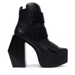 Botki United Nude. Czarne botki United Nude, bez wzorów, bez obcasa, na słupku, bez zapięcia. Za 2,169.00 zł.