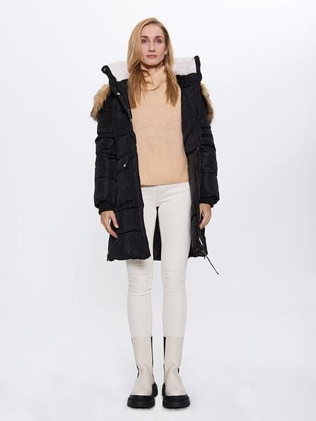 Bebe Płaszcz zimowy w kolorze czarnym rozmiar: M. Czarne płaszcze Bebe, na zimę, m, bez wzorów, z puchu, bez kaptura. Za 230.04 zł.