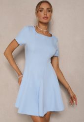 Jasnoniebieska Sukienka o Rozkloszowanym Kroju na Krótki Rękaw Zdobiona Przeszyciami Mepiza. Niebieskie sukienki Renee, na spotkanie biznesowe, l, z aplikacjami, eleganckie, bez kołnierzyka, bez ramiączek, mini, rozkloszowane. Za 89.99 zł.