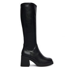 Kozaki Tamaris. Czarne kozaki Tamaris, bez obcasa, na słupku, bez zapięcia. Za 489.99 zł.