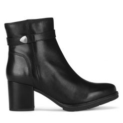 Botki Lasocki. Czarne botki Lasocki, bez wzorów, bez obcasa, na słupku, bez zapięcia. Za 279.99 zł.