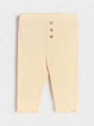 Legginsy z prążkowanej dzianiny - kremowy. Białe legginsy Sinsay, l, bez wzorów, z dzianiny. W wyprzedaży za 7.99 zł.