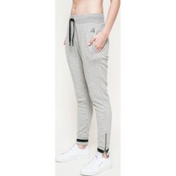 Reebok - Spodnie. Szare spodnie dresowe Reebok, l, bez wzorów, z bawełny. W wyprzedaży za 149.90 zł.