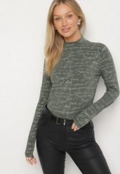 Zielona Bluzka z Bawełny w Stylu Longsleeve z Półgolfem w Literowy Nadruk Azelenia. Zielone bluzki Born2be, l, bez wzorów, z bawełny, bez kołnierzyka, bez ramiączek. Za 39.99 zł.