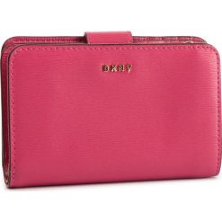 Duży Portfel Damski DKNY - R8313659 Pink PNK. Portfele DKNY. W wyprzedaży za 369.00 zł.