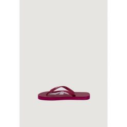 Japonki Kobieta EMPORIO ARMANI CONNECTED UNISEX swimwear. Czerwone klapki Emporio Armani Connected, bez wzorów, bez obcasa. W wyprzedaży za 216.90 zł.