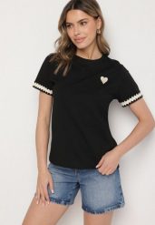 Czarny T-shirt z Bawełny Ozdobiony Sercem Firiane. Czarne t-shirty Born2be, m, z aplikacjami, z bawełny, bez kołnierzyka, bez ramiączek. Za 44.99 zł.