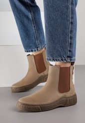 Ciemnobeżowe Botki Sztyblety na Ozdobnie Żłobionej Podeszwie Ezisane. Brązowe botki Born2be, bez wzorów, z jeansu, bez obcasa, na płaskiej podeszwie, bez zapięcia. Za 129.99 zł.