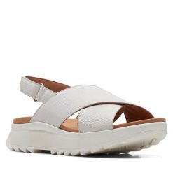 Sandały Clarks. Brązowe sandały Clarks, bez wzorów, bez obcasa, na płaskiej podeszwie, bez zapięcia. Za 289.99 zł.