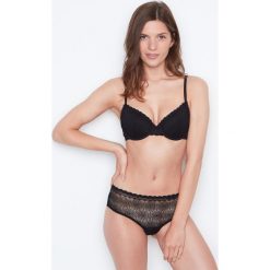 Etam - Figi Stardust. Czarne figi Etam, bez wzorów, z bawełny. W wyprzedaży za 39.90 zł.