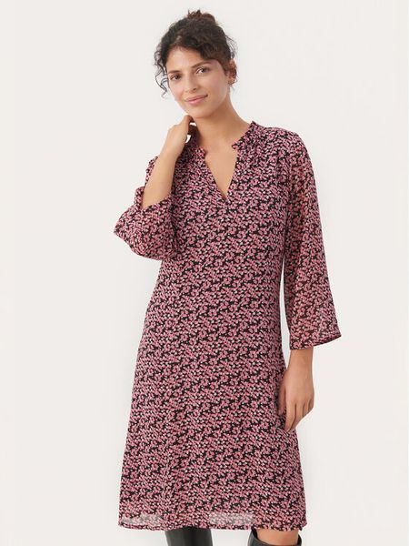 Part Two Sukienka codzienna Devira 30308131 Różowy Regular Fit. Czerwone sukienki Part Two, na co dzień, bez wzorów, z wiskozy, bez kołnierzyka, bez ramiączek, proste. Za 369.99 zł.