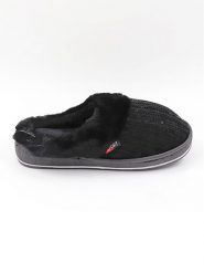 Confly Kapcie w kolorze czarnym rozmiar: 38/39. Czarne obuwie domowe Confly, bez wzorów, z okrągłym noskiem, bez zapięcia. Za 65.54 zł.