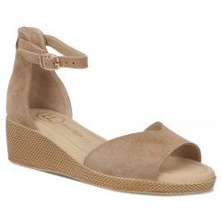 Skórzane sandały damskie na koturnie taupe Filippo DS7635. Sandały Filippo, bez wzorów, ze skóry, bez obcasa, na koturnie, bez zapięcia. Za 179.99 zł.