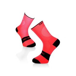 Skarpety rowerowe SKARPETKI ROWEROWE LEKKIE Fluo Coral. Czerwone skarpety TRY TO FLY, bez wzorów. W wyprzedaży za 58.09 zł.