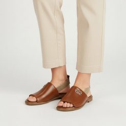 Sandały damskie Armodo, cholewka ze skóry naturalnej wsuwany fason elastyczna gumka z tyłu odkryte palce, brązowe, 40473. Brązowe sandały Armodo, bez wzorów, ze skóry, eleganckie, bez obcasa, na obcasie, bez zapięcia. Za 309.00 zł.