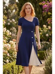 SOULSHAE Sukienka w kolorze granatowym rozmiar: L/XL. Niebieskie sukienki SOULSHAE, l, bez wzorów, z wiskozy, bez kołnierzyka, bez ramiączek, midi. Za 159.95 zł.