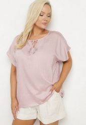 Ciemnoróżowa Bluzka z Wiskozą Wiązana przy Dekolcie Dovarelle. Czerwone bluzki Born2be, plus size, bez wzorów, z jeansu, eleganckie, bez kołnierzyka, plus size, bez ramiączek. W wyprzedaży za 38.24 zł.