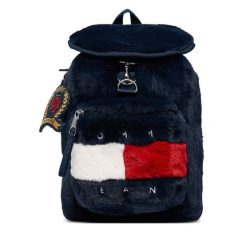 Plecak Tommy Jeans. Niebieskie plecaki Tommy Jeans, bez wzorów, z jeansu. Za 489.99 zł.
