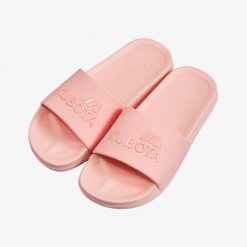 Klapki basenowe Kubota Basic Plain Pink. Różowe klapki Kubota, bez wzorów, z materiału, bez obcasa. W wyprzedaży za 49.99 zł.