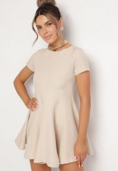 Beżowa Rozkloszowana Sukienka z Krótkim Rękawem i Ozdobnymi Przeszyciami Meporea. Brązowe sukienki Born2be, na co dzień, l, bez wzorów, eleganckie, bez kołnierzyka, bez ramiączek, mini, rozkloszowane. Za 79.99 zł.