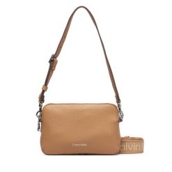 Torebka Calvin Klein. Brązowe listonoszki Calvin Klein, bez wzorów, bez dodatków. Za 409.99 zł.