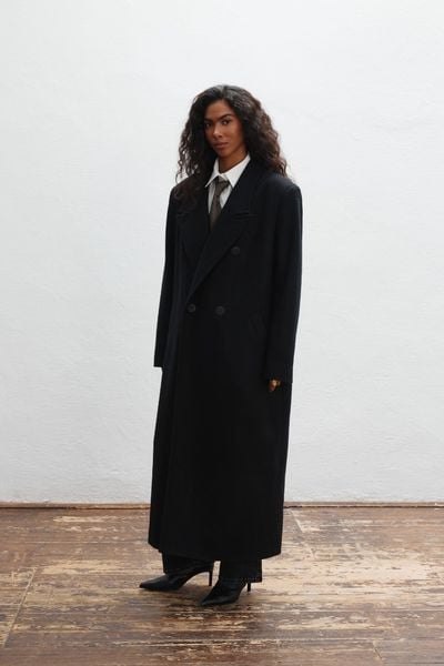 Wełniany trencz w kolorze TOTALLY BLACK - TESORO-XS. Czarne płaszcze Marsala, m, bez wzorów, z jeansu, bez kaptura. Za 1,399.90 zł.