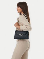 Guess Torebka Lindsey HWSG97 49210 Czarny. Czarne listonoszki Guess, z aplikacjami, ze skóry, bez dodatków. Za 525.99 zł.