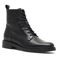 Trzewiki GINO ROSSI. Czarne botki Gino Rossi, bez wzorów, bez obcasa, na płaskiej podeszwie, bez zapięcia. Za 329.99 zł.