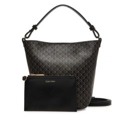 Torebka Calvin Klein. Czarne torebki klasyczne Calvin Klein, bez wzorów, bez dodatków. Za 449.99 zł.