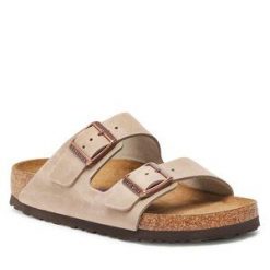 Klapki Birkenstock. Brązowe klapki Birkenstock, bez wzorów, bez obcasa. Za 409.99 zł.