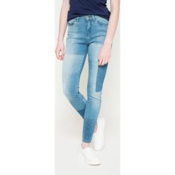 Wrangler - Jeansy High Rise Skinny Indigo Rules. Niebieskie jeansy Wrangler, bez wzorów, z podwyższonym stanem. W wyprzedaży za 149.90 zł.