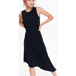 DZIANINOWA SUKIENKA ASYMETRYCZNA Z MARSZCZENIEM W PASIE. Sukienki TOP SECRET. W wyprzedaży za 39.99 zł.