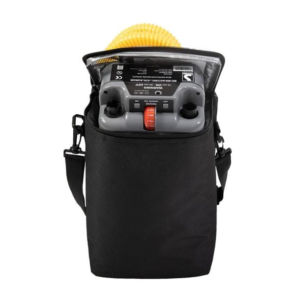 Torba na ramię Jobe Sports Infinity. Czarne torby na ramię JOBE, bez wzorów, na ramię, małe, bez dodatków. Za 1,881.55 zł.
