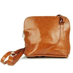 Torebka skórzana listonoszka DAN-A T201 camel. Brązowe torby na ramię DAN-A, bez wzorów, ze skóry, przez ramię, małe, bez dodatków. Za 120.99 zł.