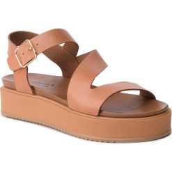 Sandały INUOVO - 112003 Coconut. Brązowe sandały Inuovo, bez wzorów, ze skóry, bez obcasa, bez zapięcia. W wyprzedaży za 239.00 zł.