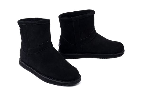 EMU AUSTRALIA W13216 Banks black, botki damskie. Czarne botki EMU Australia, bez wzorów, z wełny, bez obcasa, bez zapięcia. Za 789.90 zł.