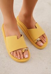 Żółte Klapki Japonki Ozdobione Aplikacją na Palcu Noevianna. Żółte klapki Renee, z aplikacjami, z jeansu, bez obcasa, na płaskiej podeszwie. Za 79.99 zł.
