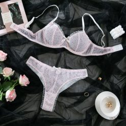 Komplet bielizny z koronką biustonosz i figi Namira. Białe figi Intica, m, bez wzorów, z koronki. Za 109.00 zł.