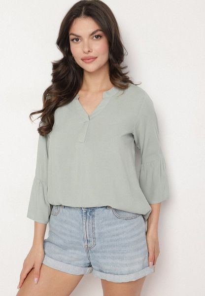 Zielona Wiskozowa Bluzka z Falbankami przy Rękawach Tialavelle. Zielone bluzki Born2be, l, bez wzorów, z jeansu, bez kołnierzyka, bez ramiączek. Za 69.99 zł.