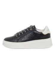 Patrizia Pepe Skórzane sneakersy w kolorze czarnym rozmiar: 35. Czarne trampki Patrizia Pepe, bez wzorów, bez zapięcia. Za 224.52 zł.
