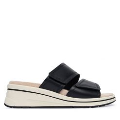 Klapki Caprice. Czarne klapki Caprice, bez wzorów, bez obcasa. Za 299.99 zł.