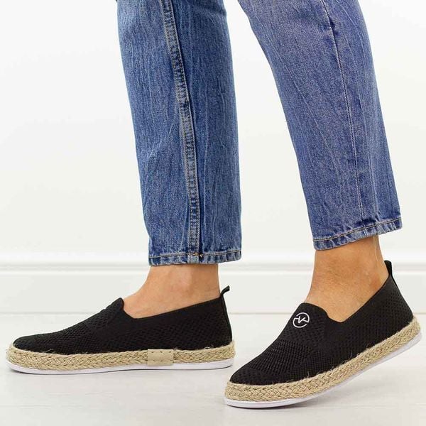 Czarne espadryle damskie Vinceza 13659. Czarne espadryle VINCEZA, bez wzorów, z bawełny, bez obcasa, bez zapięcia. Za 129.00 zł.