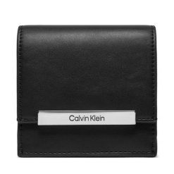 Mały Portfel Damski Calvin Klein. Czarne portfele Calvin Klein, bez wzorów. Za 139.99 zł.