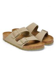 Birkenstock Klapki "Arizona" w kolorze beżowym rozmiar: 40. Brązowe klapki Birkenstock, bez wzorów, z otwartym noskiem, bez obcasa. Za 350.95 zł.