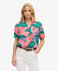 Superdry Koszula Beach Resort z 100% wiskozy, wzorzysta. Czerwone koszule Superdry, bez wzorów, z wiskozy, klasyczne, bez kołnierzyka, bez ramiączek. Za 231.20 zł.
