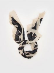 Wzorzysty szal z domieszką wełny - brązowy. Brązowe szaliki Reserved, bez wzorów, z wełny. W wyprzedaży za 27.99 zł.